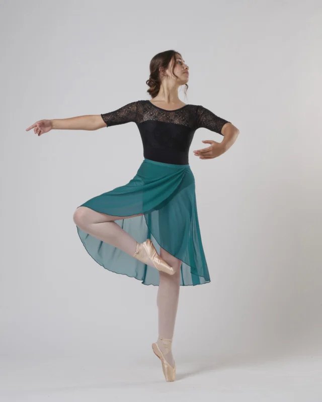 🩰 Accessoirisez vos tenues avec une touche de tulle !
💚 Jupes courtes, jupes longues, ... trouvez celle qui vous correspond !
😀 Ici, il s'agit de la JP12 Lyra en couleur Spiruline, couleur que vous adorez chez Vicard !

#danceaccessories #jupe #boutiquedanse #spiruline #vicarddanse